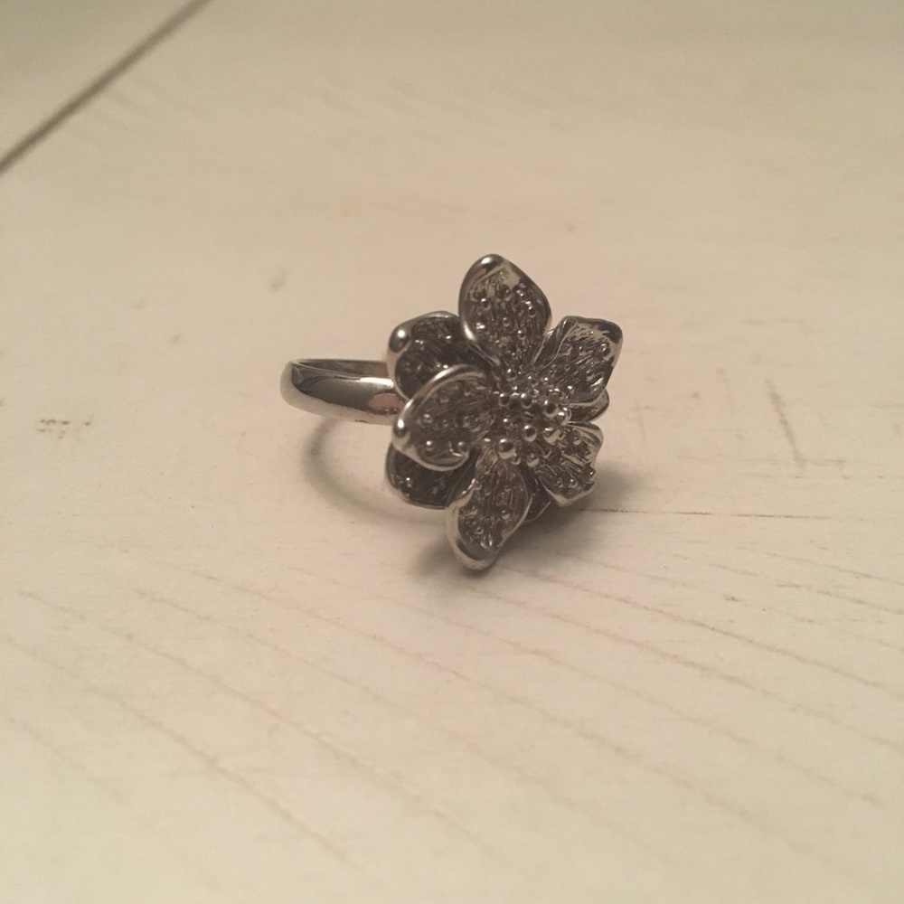Flower ring - Picture 3 of 3